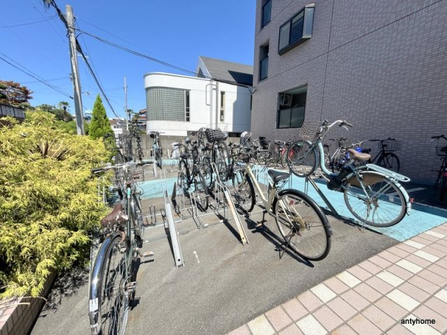 イーズ千里山　仲介手数料無料の駐車場