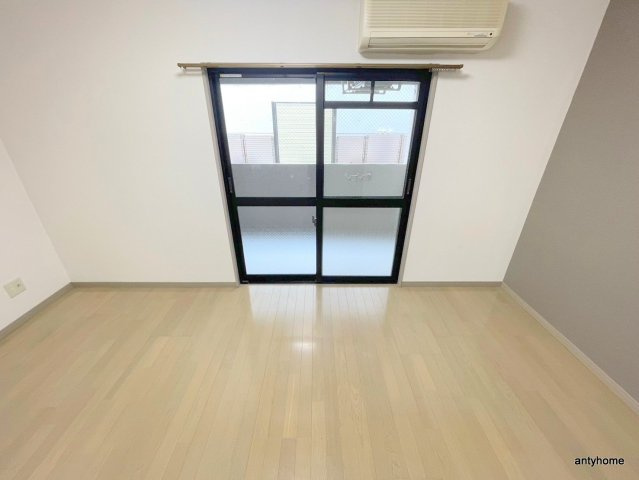 イーズ千里山　仲介手数料無料の居間・リビング