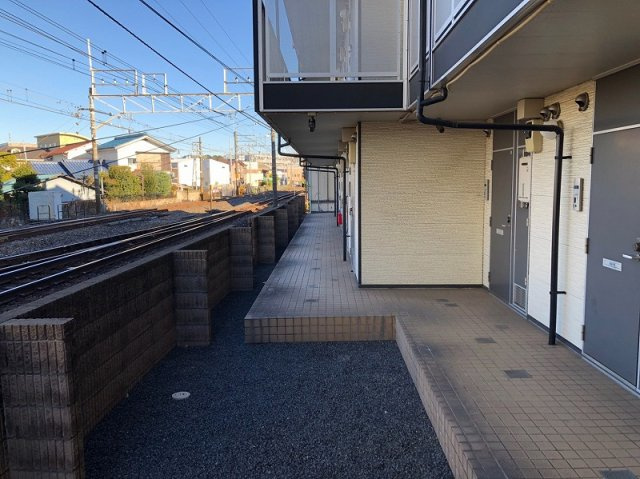 レオパレスミモザⅡのその他|玄関前通路