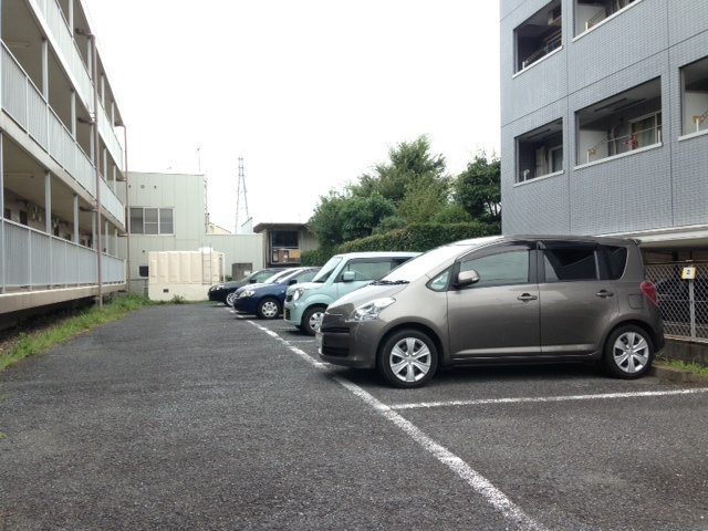 駐車場があるので、車を買う予定の方も安心です