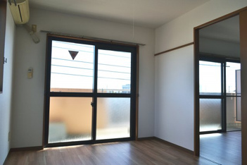戸を開ければリビングとつながった広い空間になります