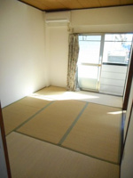 柔らかい畳が心地よい和室