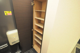 収納もある玄関です
