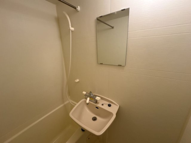 明るい色調の室内です