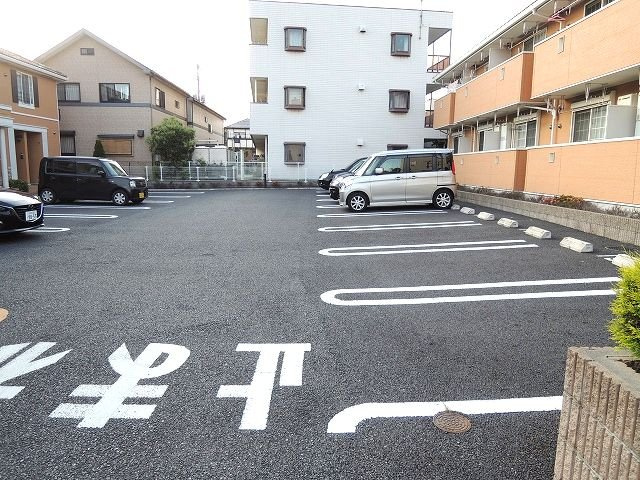 車をお持ちの方に嬉しい駐車場付きの物件です