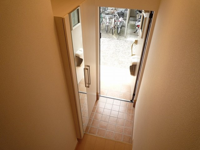 落ち着いた玄関です