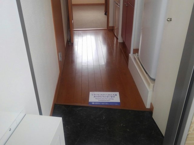 毎日通る玄関はこちらです