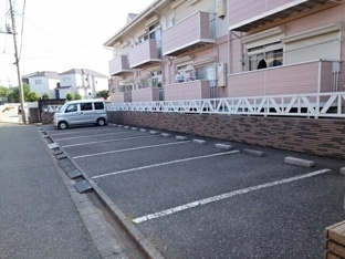 車をお持ちの方に嬉しい駐車場付きの物件です