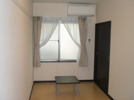ゆったり過ごせる居間です