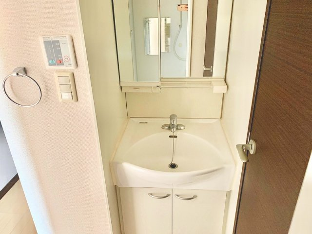 明るい色調の室内です
