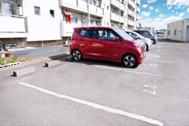 駐車場があるので、車を買う予定の方も安心です