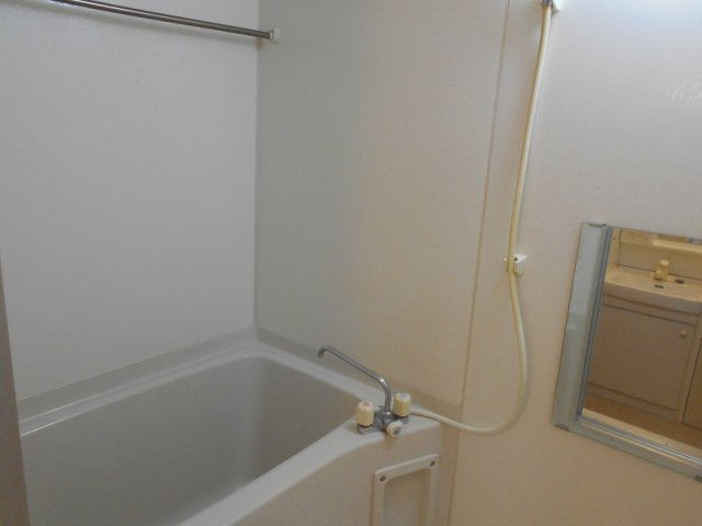 日々の疲れを癒すお風呂付です