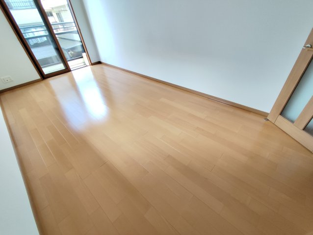 ハイツアヅミノの洋室