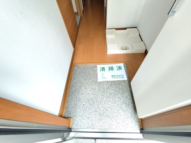 ハイツアヅミノの玄関