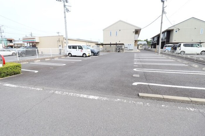 サニースワンの駐車場|駐車場