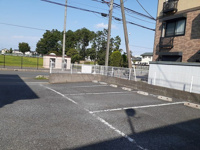 車をお持ちの方に嬉しい駐車場付きの物件です