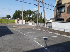 車をお持ちの方に嬉しい駐車場付きの物件です