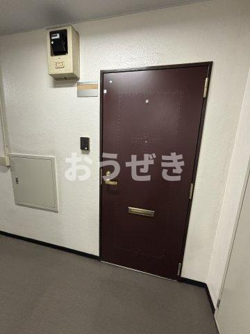 Ｄ．Ｈ．桜木町ビルの玄関