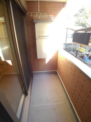 外からの目が気にならないバルコニーで洗濯物が干せます