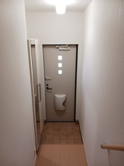 毎日通る玄関はこちらです