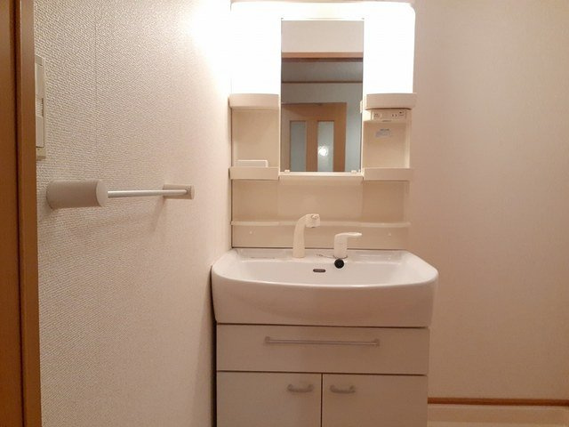 明るい洗面所です