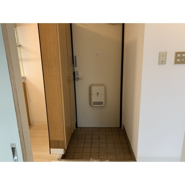 収納もある玄関です