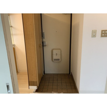 収納もある玄関です