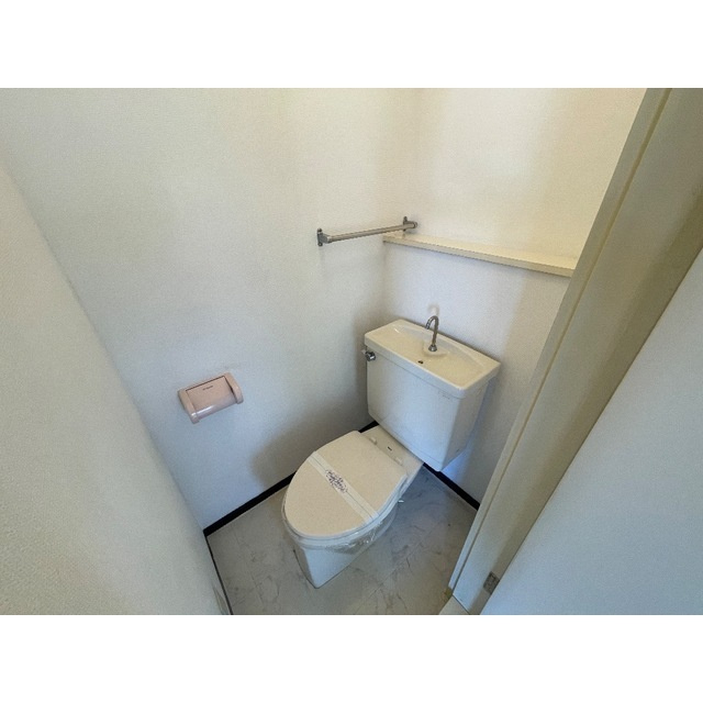 ゆったりとした空間のトイレです