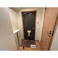 収納もある玄関です