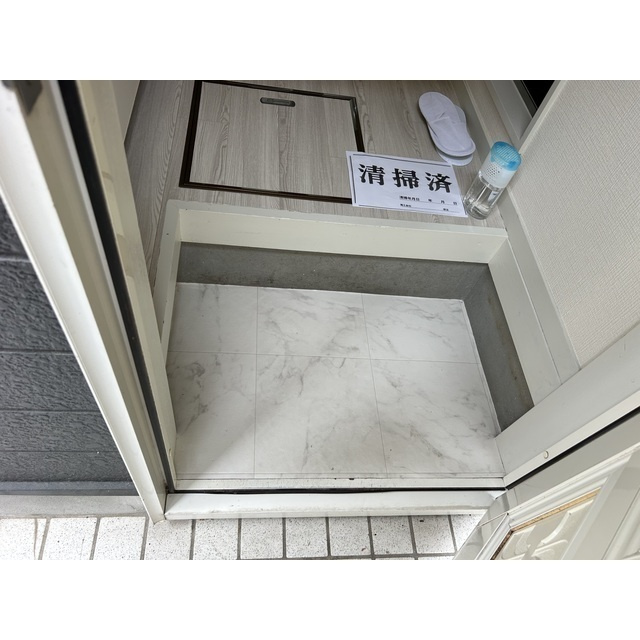 毎日通る玄関はこちらです