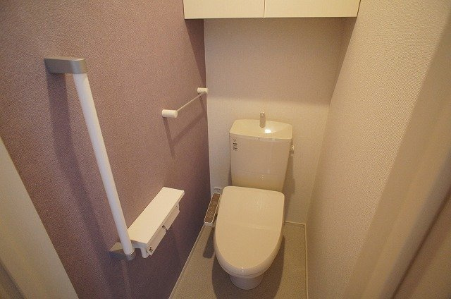 ゆったりとした空間のトイレです