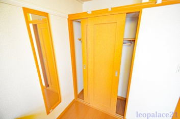 明るい色調の室内です