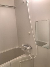 コンパクトで使いやすいお風呂です