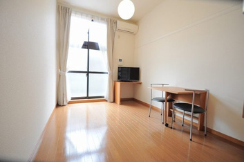 同タイプ部屋の写真となり設備等は現況と異なる場合があります。