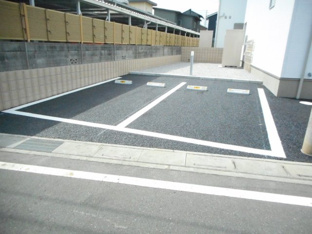 駐車場があるので、車を買う予定の方も安心です