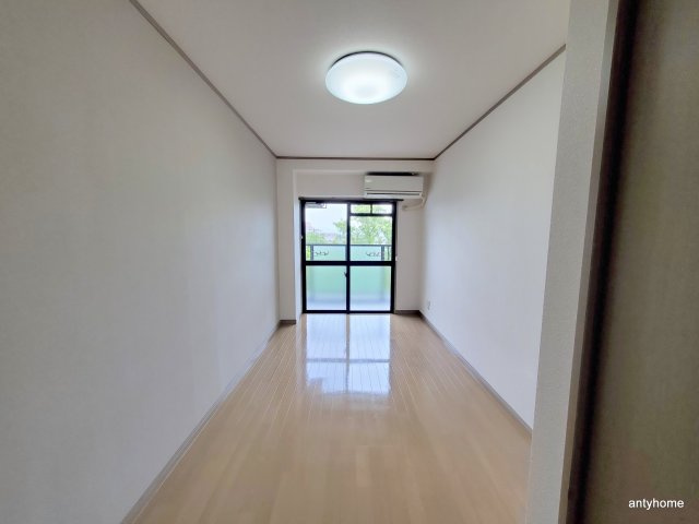 イーズ千里山　仲介手数料無料の居間・リビング