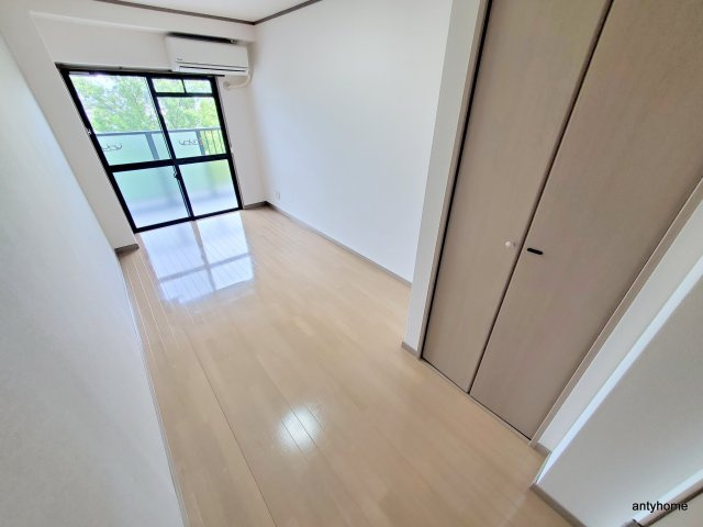 イーズ千里山　仲介手数料無料の居間・リビング