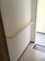 収納もある玄関です