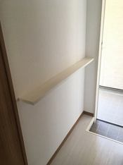 収納もある玄関です