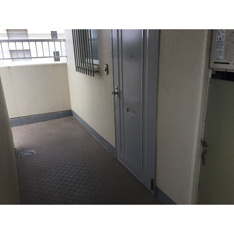 収納もある玄関です
