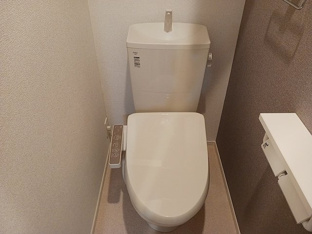 ゆったりとした空間のトイレです