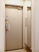明るい玄関です