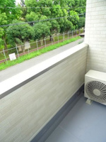 外からの目が気にならないバルコニーで洗濯物が干せます