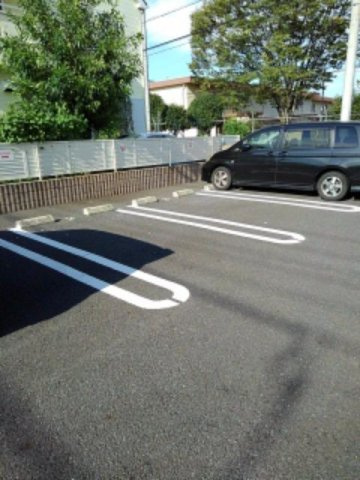 車をお持ちの方に嬉しい駐車場付きの物件です