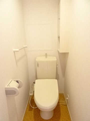 コンパクトで使いやすいトイレです