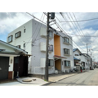 落ち着いた雰囲気の外観です