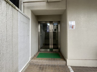ゆとりのあるエントランスです