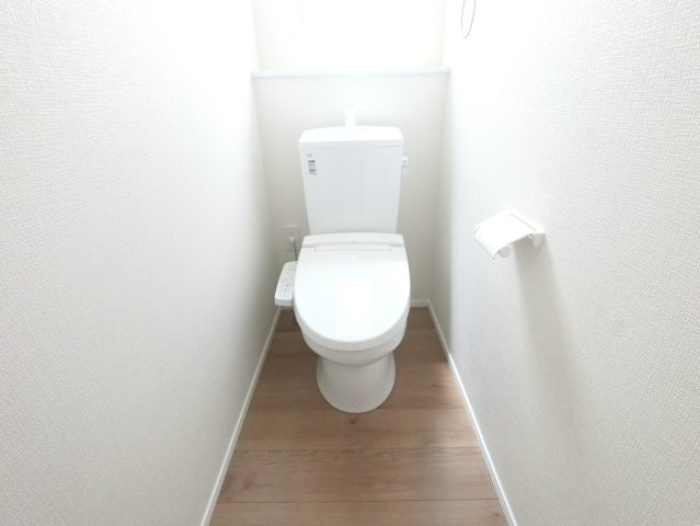 鳥栖市加藤田町3丁目1期の内観：施工例|シンプルで使いやすいトイレです