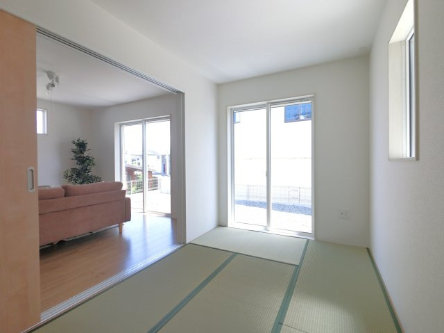 鳥栖市加藤田町3丁目1期の内観：施工例|来客時にも便利な和室付き
