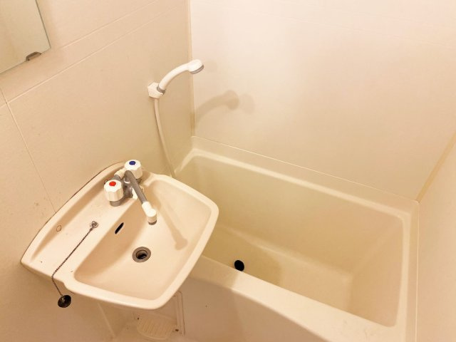 レオパレスロイヤルシティ茜の浴室